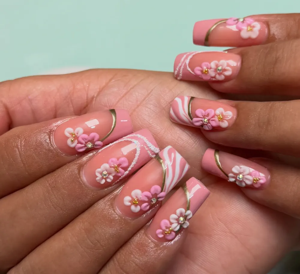 Diseño de uñas de Saaha Nails
